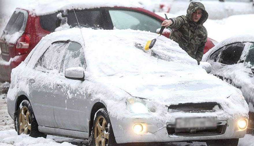 Зачем нужна профессиональная очистка автомобилей от снега?